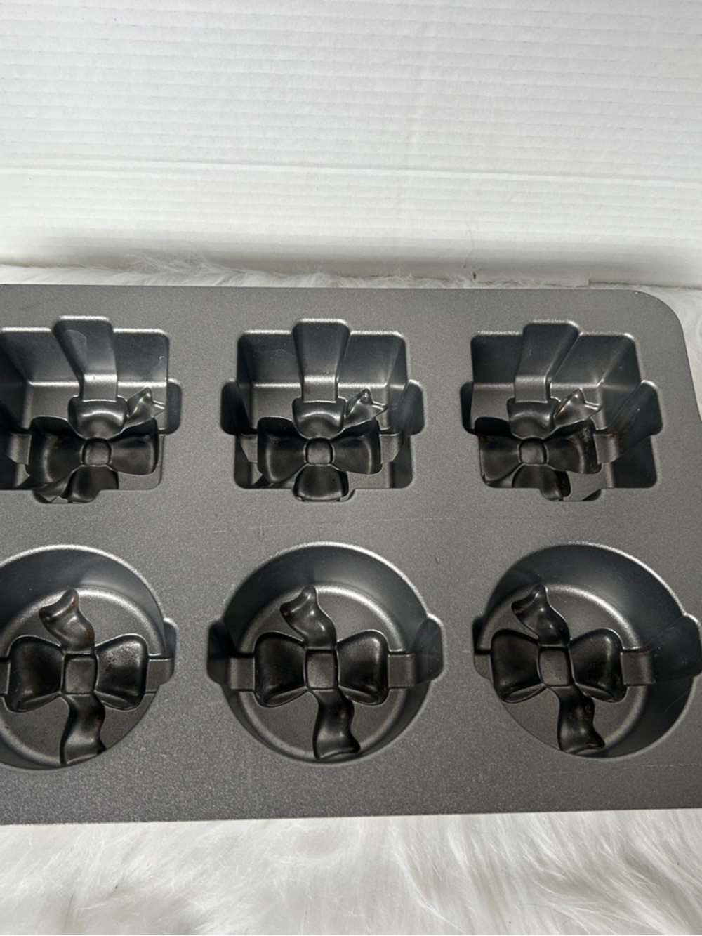Nordic Ware Decorative Bow Shaped Muffin/Cupcake Pan - Metallic Gray